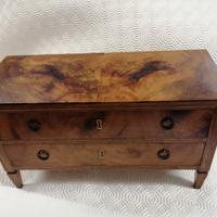 cassettone in miniatura fatto a mano