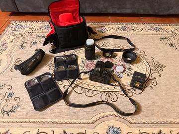 Nikon D5600 + 2 obiettivi (18-55 e 70-300)