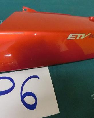 Fianco posteriore sinistro rosso aprilia caponord