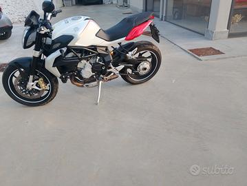 MV AUGUSTA BRUTALE TRE PISTONI