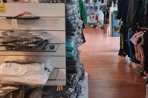 NEGOZIO ABBIGLIAMENTO SPORTIVO 