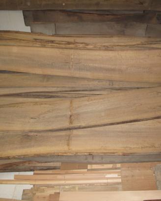Tavolame di legno di pioppo
