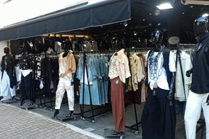 Jesolo Piazza Aurora attivita abbigliamento