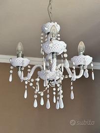 Lampadari classici bianchi con pendenti