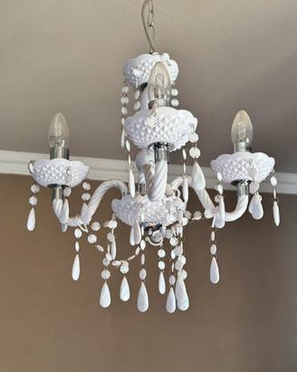 Lampadari classici bianchi con pendenti