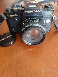 Macchina fotografica Pentax Super A con accessori