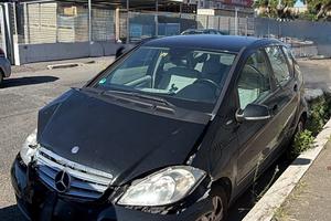 Auto Mercedes Classe A - Incidentata