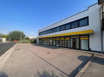 Immobile di 1230 m² con 4 locali a Brescia