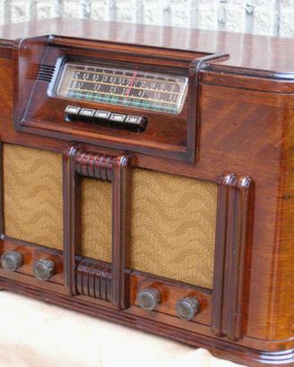Radio a valvole Silvertone del 1941 restaurata