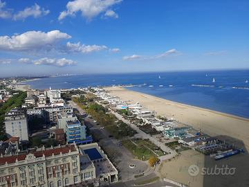 Grattacielo: Ampio Appartamento Vista Mare