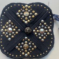 Spilla Prada tessuto e borchie