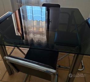 Tavolo vetro fumé + 4 sedie Cantilever anni 70
