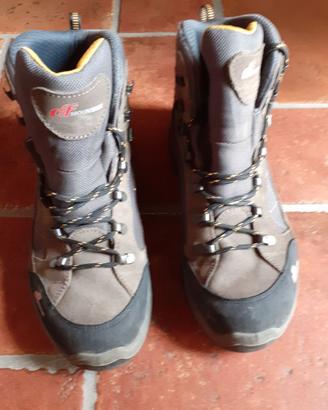 Scarponcini trekking n.42