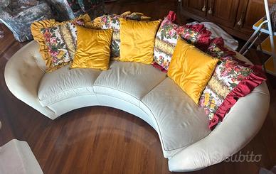 divano curvo pelle bianca vintage -3/4 posti