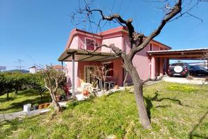 Villa unifamigliare con giardino