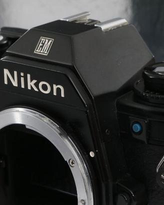 NIKON EM