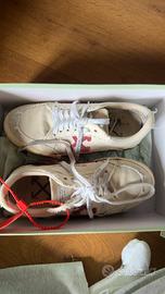 Off-White in canvas panna con dettagli bordeaux