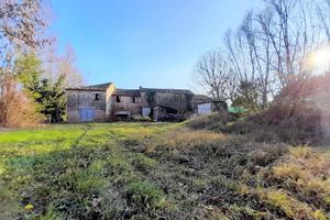 Rustico / Casale di 240 m² con più di 5 locali e b