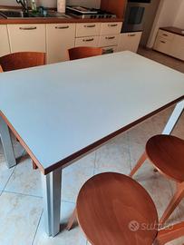 Tavolo cucina con sedie