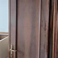 2 porte in legno massello con telaio e coprifilo