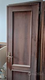 2 porte in legno massello con telaio e coprifilo
