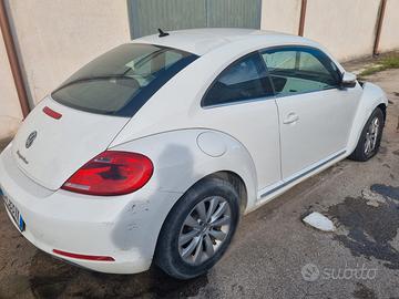 Volkswagen Beetle 1.6TDI.  Incidentato – Motore OK