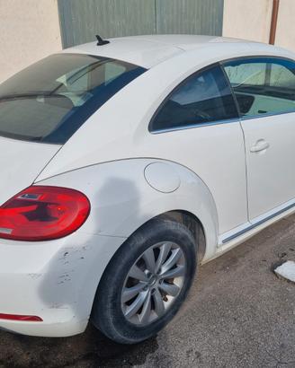 Volkswagen Beetle 1.6TDI.  Incidentato – Motore OK