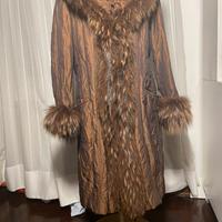 Cappotto donna con bordi in pelliccia