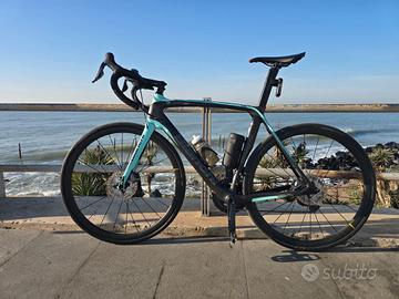 Bianchi Oltre XR3 Disc ULT DI2 - tg 56/57