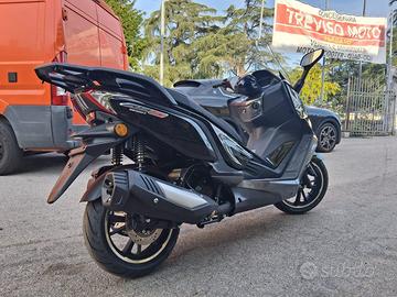 MAXI SCOOTER CYCLONE (benelli/keeway) RT3S 300cc