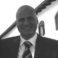 Gelataio,chef de rang,corriere, DJ,custode