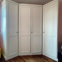 Armadio in legno bianco