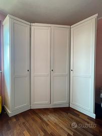 Armadio in legno bianco