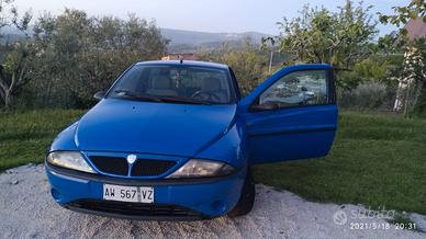 lancia y elefantino Benzina