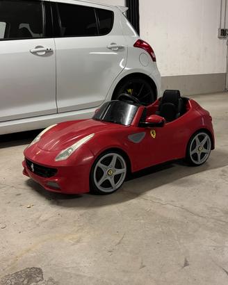 Macchina elettrica per bambini Ferrari FF rossa