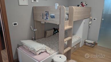 Letto a castello con cassettoni e armadio