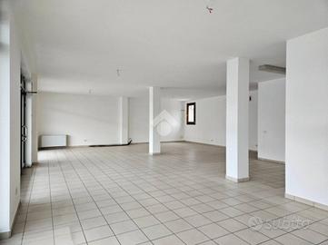 NEGOZIO A BASSANO DEL GRAPPA