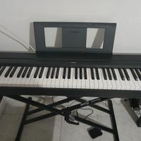 Pianoforte Yamaha p45 più supporto e sgabello
