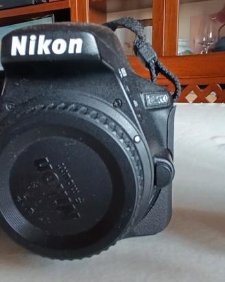 Nikon D5600, obiettivo Nikon 18-56 mm f 3.5 5.6