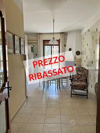 Attico con ampia veranda in zona centralissima