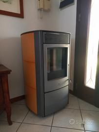 Stufa a pellet Edilkamin Elise con canna fumaria
