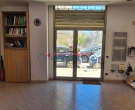 PRESSI C.SO P. MATTARELLA-Locale 120mq - 3aperture