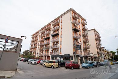 Appartamento con posto auto in residence