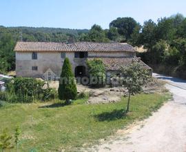 Casale di Campagna da Ristrutturare in Umbria