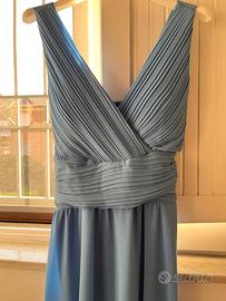 Vestito elegante azzurro con scollo a V