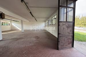MAGAZZINO INDIPENDENTE CON GIARDINO