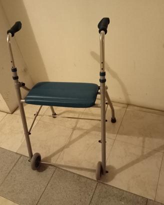 Deambulatore pieghevole con seduta 2 ruote