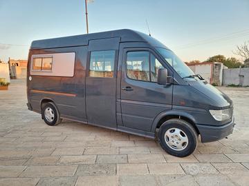 Mercedes-benz van furgonato