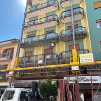 Ponteggio elettrico autosollevante bicolonna