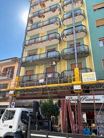 Ponteggio elettrico autosollevante bicolonna